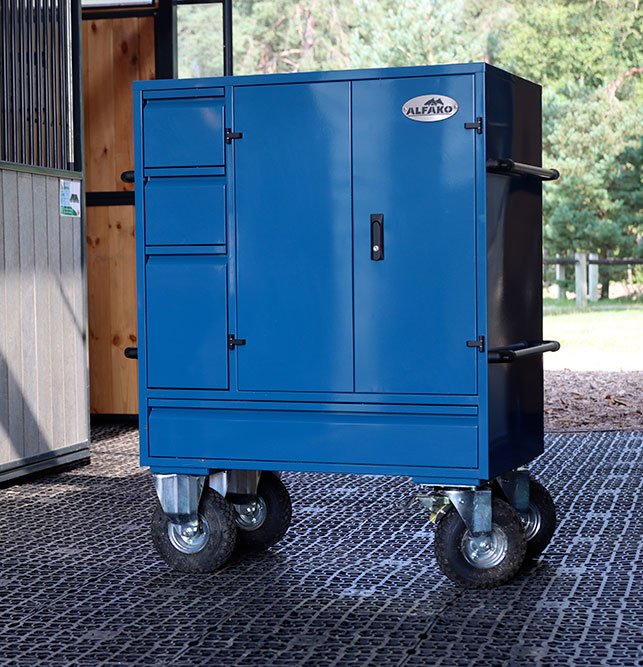 Malle de concours Midi Azur 137,5x100x60 cm acier laqué 2 selles 3 tiroirs Malle de concours Midi Azur 137,5x100x60 cm acier laqué 2 selles 3 tiroirs