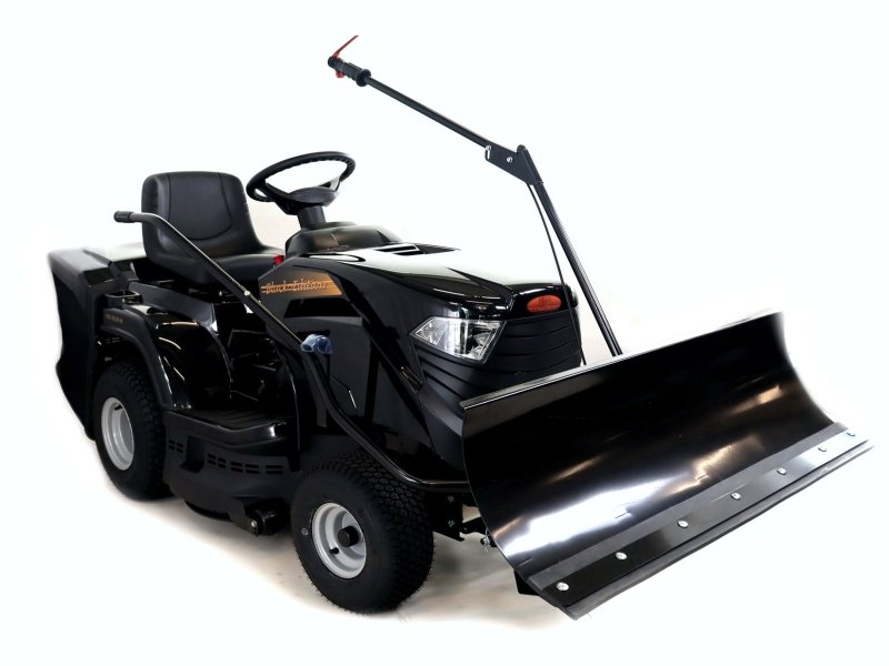 Black-Edition-Rasentraktor-PRO-155_84-mit-Schneeschild-110-Plus_1-1.jpg Black Edition® Rasentraktor PRO 155/84 – Winterpaket 110 Plus – Image 1